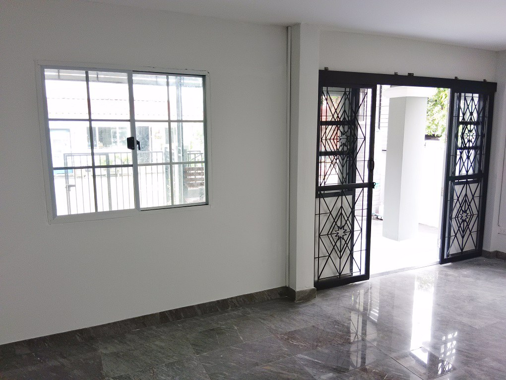 ทาวน์เฮาส์2ชั้น-ลำลูกกาคลอง-7-รีโนเวทใหม่แบบจัดเต็ม-เป็นห้องริมหลังใหญ่ให้ความรู้สึกเหมือนบ้านเดี่ยว