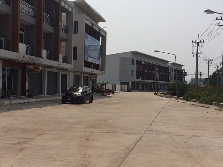 ให้เช่าอาคารพาณิชย์-3-ชั้น-ถนนพระราม2-ซอยพันท้ายนรสิงค์-ตกแต่งพร้อม-ค้าขายได้