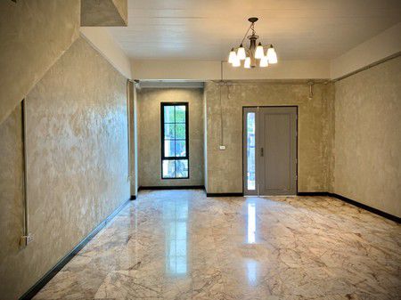 ทาวน์โฮม-3-ชั้น-4-ห้องนอน-ตกแต่งสไตล์ลอฟท์ทั้งหลัง-ใกล้สถานีรถไฟฟ้า-เดินทางสะดวก-พร้อมอยู่-ลาดพร้า