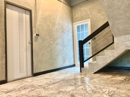 ทาวน์โฮม-3-ชั้น-4-ห้องนอน-ตกแต่งสไตล์ลอฟท์ทั้งหลัง-ใกล้สถานีรถไฟฟ้า-เดินทางสะดวก-พร้อมอยู่-ลาดพร้า