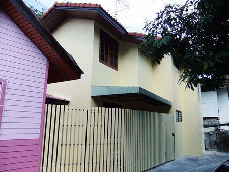 ขายด่วน-บ้านเดี่ยว-2-หลังติดกันในราคาหลังเดียว-หัวมุม-สุขุมวิท-71-bts-พระโขนง