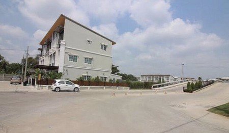 ขายทาวน์โฮม-หมู่บ้านโกล์ดเด้น-ซิตี้-ปิ่นเกล้า-จรัญสนิทวงศ์-ทำเลดี-ใกล้รถไฟฟ้า