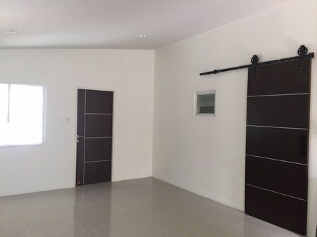 ขายหรือให้เช่า-บ้านเดี่ยว-2-ชั้น-รีโนเวทใหม่ทั้งหลัง-หมู่บ้านกาญกนกวิลล์-1-เชียงใหม่