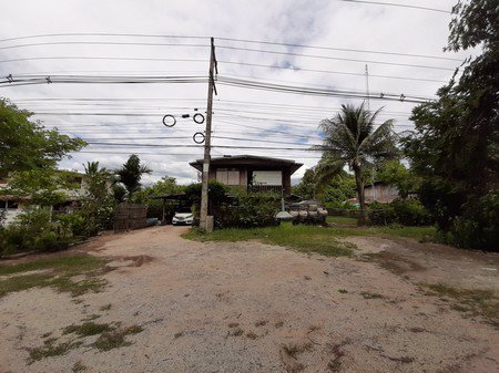 ขายที่ดินทำเลดีวิวสวยและติดถนนดำ-4-เลนใหญ่