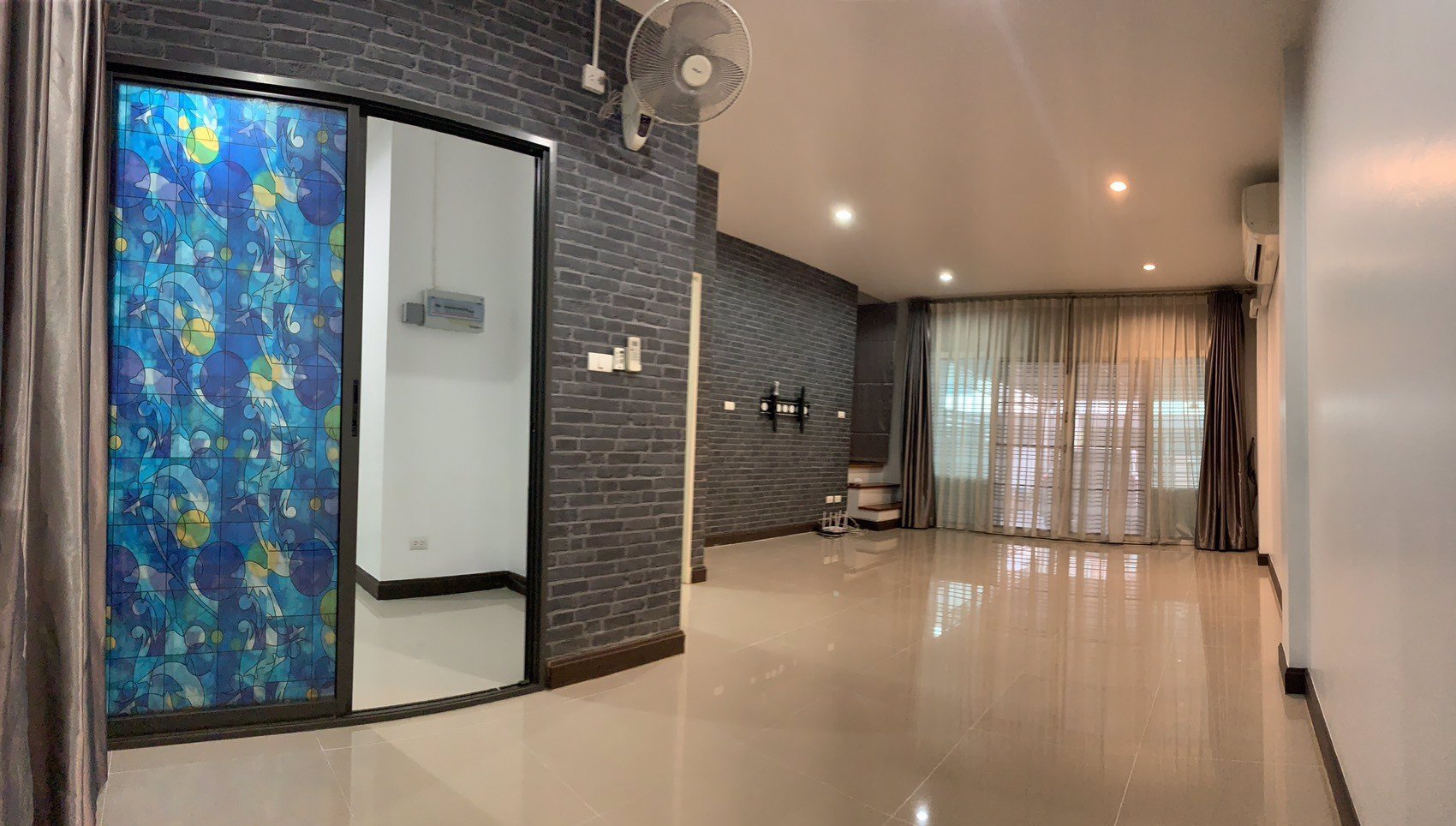 ขายด่วนทาวน์โฮม-2-ชั้น-3-ห้องนอน-3-ห้องน้ำ-living-residence-อเมือง-ปทุมธานี