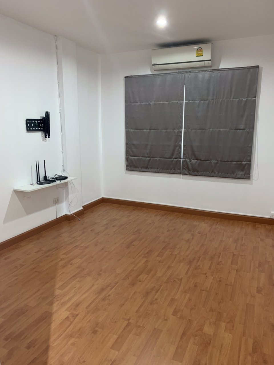 ขายด่วนทาวน์โฮม-2-ชั้น-3-ห้องนอน-3-ห้องน้ำ-living-residence-อเมือง-ปทุมธานี