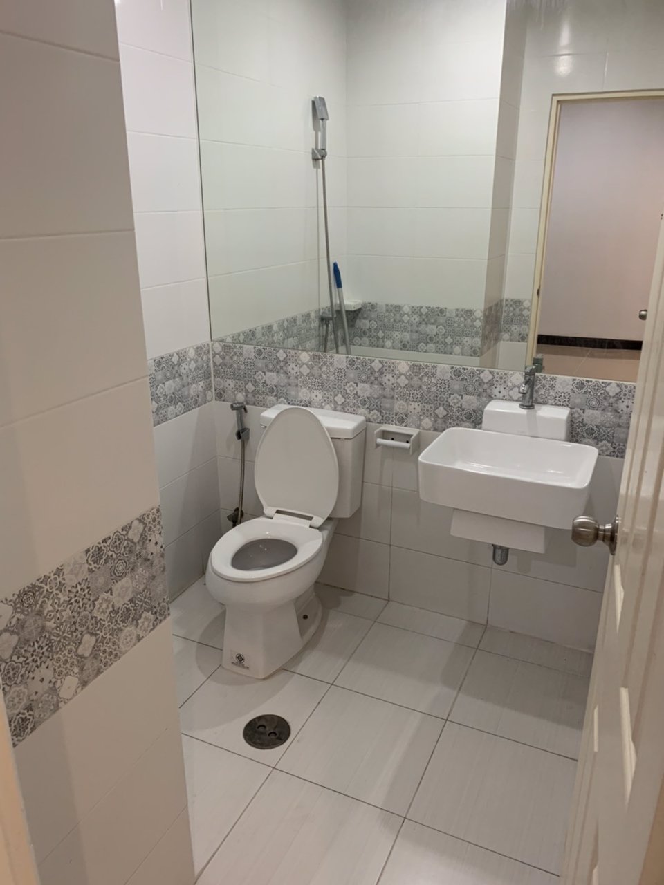 ขายด่วนทาวน์โฮม-2-ชั้น-3-ห้องนอน-3-ห้องน้ำ-living-residence-อเมือง-ปทุมธานี