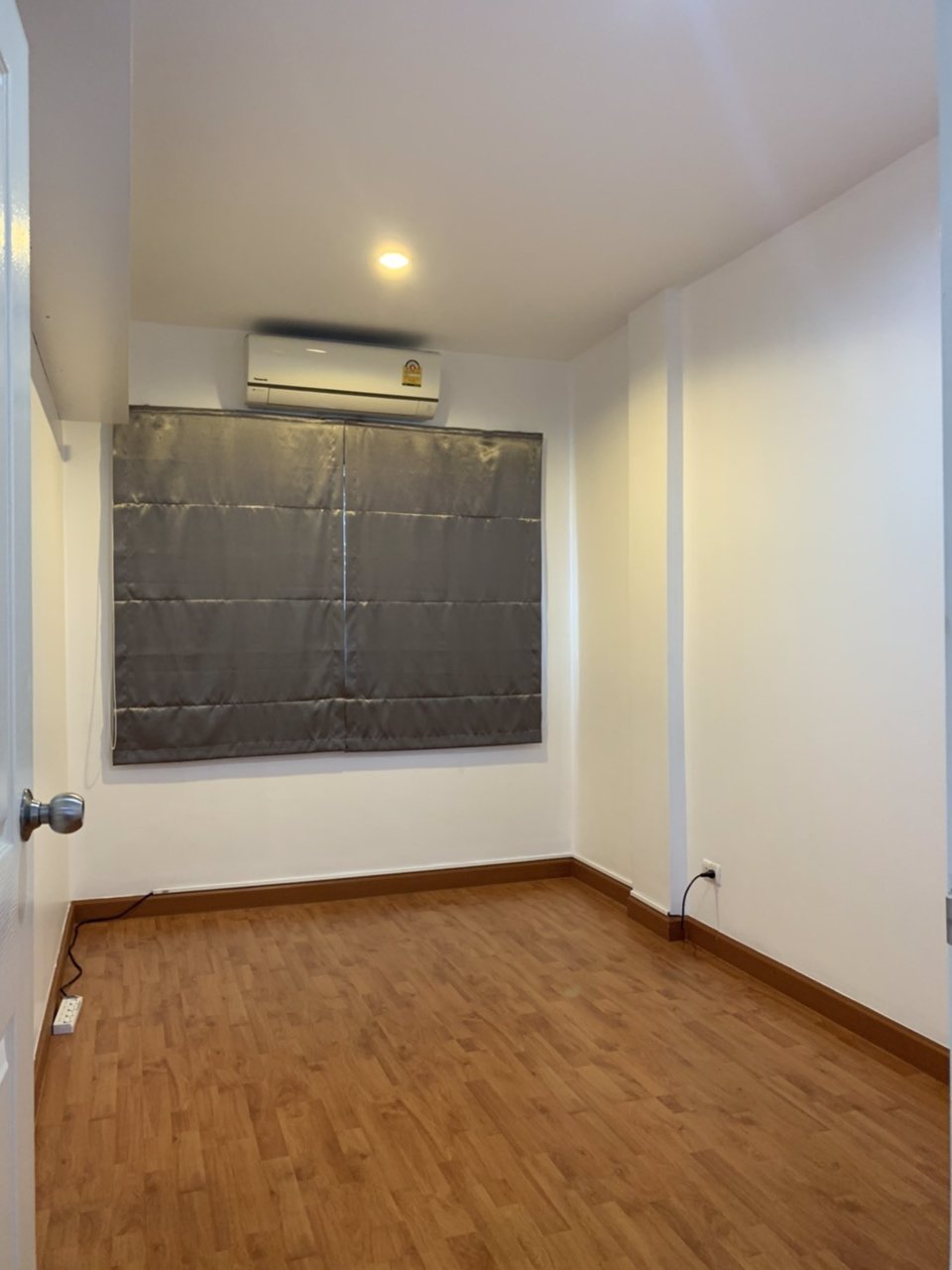 ขายด่วนทาวน์โฮม-2-ชั้น-3-ห้องนอน-3-ห้องน้ำ-living-residence-อเมือง-ปทุมธานี