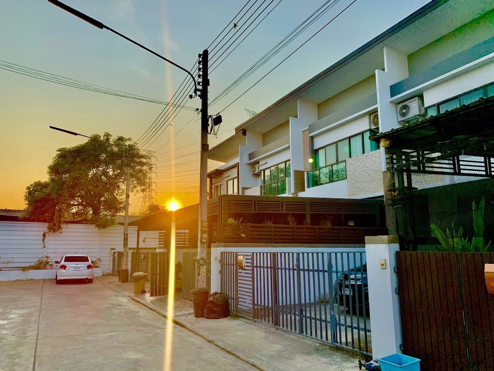 ขายด่วนทาวน์โฮม-2-ชั้น-3-ห้องนอน-3-ห้องน้ำ-living-residence-อเมือง-ปทุมธานี