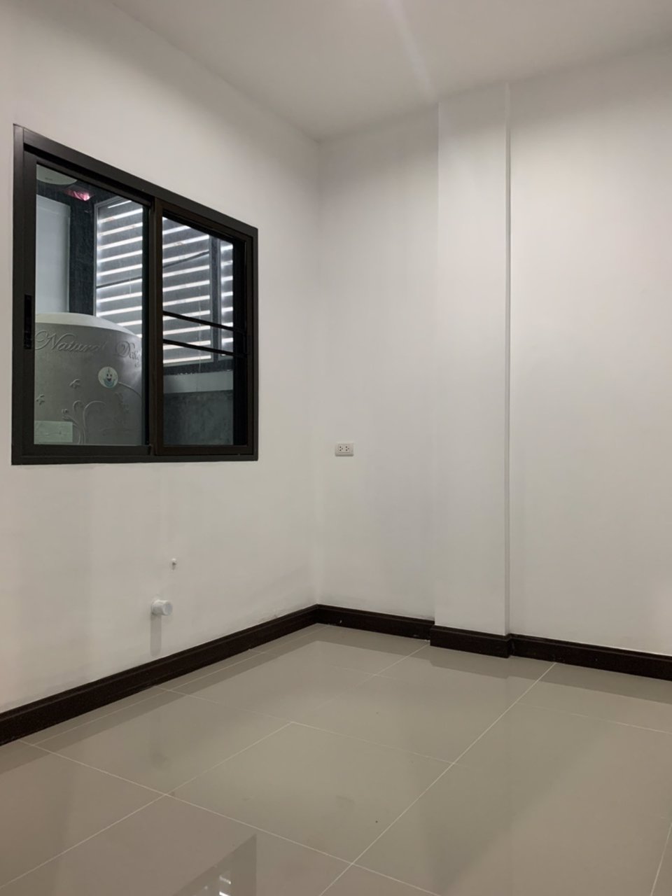 ขายด่วนทาวน์โฮม-2-ชั้น-3-ห้องนอน-3-ห้องน้ำ-living-residence-อเมือง-ปทุมธานี