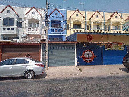 ขายทาวเฮ้าส์-2-ชั้นครึ่ง-อยู่หลังเซ็นทรัลนครราชสีมา-เนื้อที่-18-ตารางวา