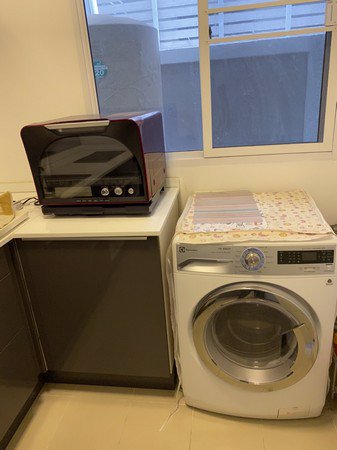 ขายทาวน์โฮม-บ้านกลางเมือง-สาธร-ตากสิน-2-สไตล์โมเดิร์น-3-ห้องนอน-3-ห้องน้ำ