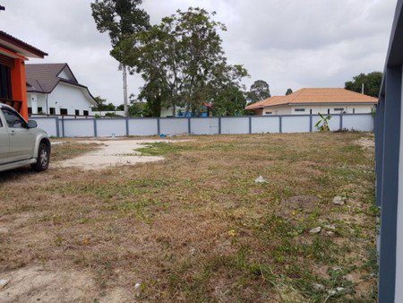 บ้านเดี่ยว-2-ชั้นครึ่งพร้อมที่ดิน-ใกล้สนามบินอู่ตะเภาและมอเตอร์เวย์-มือ-1-พร้อมอยู่