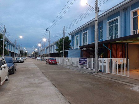 ให้เช่า-ทาวเฮ้าส์-เจ-ซิตี้-โครงการติดตลาดบางบัวทอง-ขนาด18-ตรว-3นอน-เดินทางสะดวก