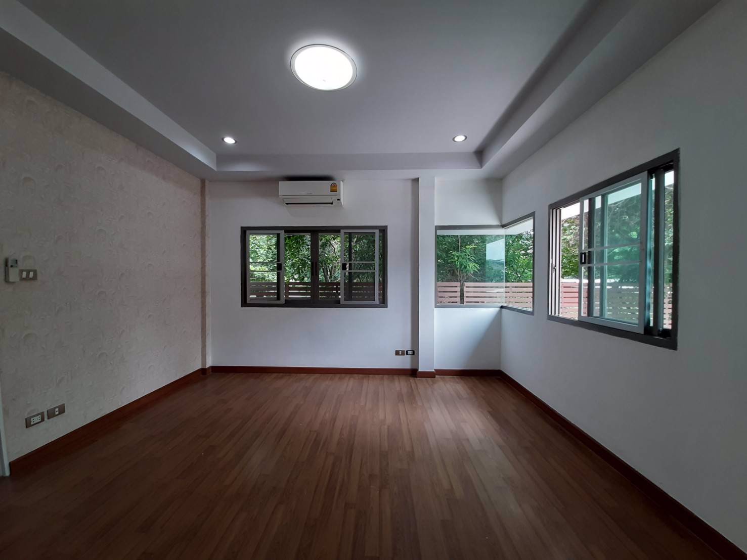 ให้เช่า-ทาวโฮม2ชั้น-มบmotown-หลังมุม-ตรงข้ามเซนทรัล-แจ้งวัฒนะ-เดินทางสะดวก