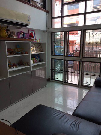 ทาวน์โฮม-3ชั้น-ทรงทันสมัย-บรรยากาศหมู่บ้านแบบรีสอร์ท