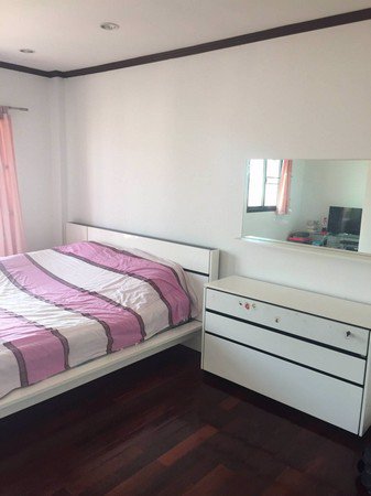 ทาวน์โฮม-3ชั้น-ทรงทันสมัย-บรรยากาศหมู่บ้านแบบรีสอร์ท