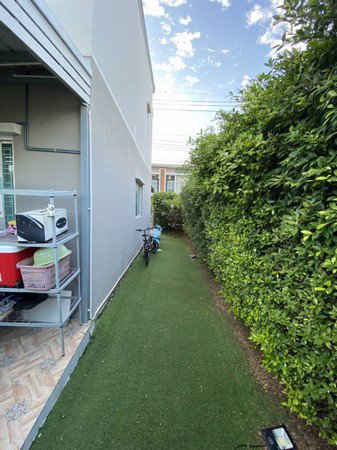 ขายทาวน์เฮาส์-2-ชั้น-หมู่บ้านพลีโน่-ศรีนครินทร์-หลังมุม-มีสวนหลังบ้าน