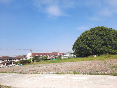 ขายที่ดินถมแล้ว-ซอยพระยาสุเรนทร์-33-หมู่บ้านชื่นกมลนิเวศน์-7