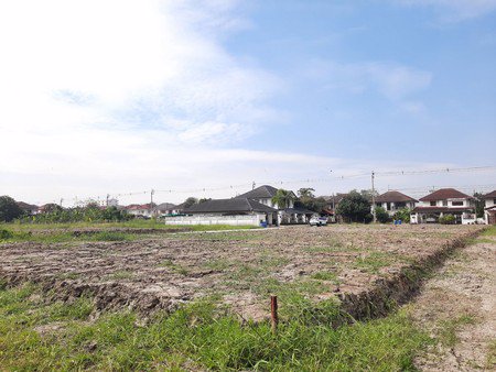 ขายที่ดินถมแล้ว-ซอยพระยาสุเรนทร์-33-หมู่บ้านชื่นกมลนิเวศน์-7
