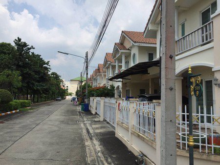 บ้านเดี่ยว-2-หลัง-ติดกัน-ขายแยกได้-มบรมรื่นกรีนพาร์ค-ตกแต่งครบเรียบร้อย-พร้อมอยู่