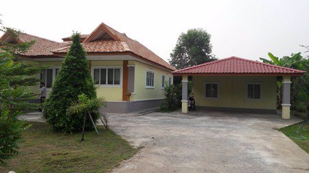 ขายบ้านหลังใหญ่พร้อมที่ดิน-อยู่ติดถนนทางหลวงอุดร-กุดจับ-มีเนื้อที่-1-ไร่-2-งาน