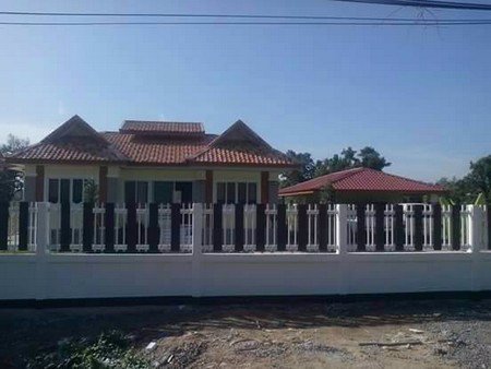 ขายบ้านหลังใหญ่พร้อมที่ดิน-อยู่ติดถนนทางหลวงอุดร-กุดจับ-มีเนื้อที่-1-ไร่-2-งาน