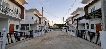 ขายบ้านเดี่ยว-2-ชั้น-เส้นต้นยาง-หมู่บ้านเพ็ญมณี-5-เชียงใหม่-3-ห้องนอน-3-ห้องน้ำ