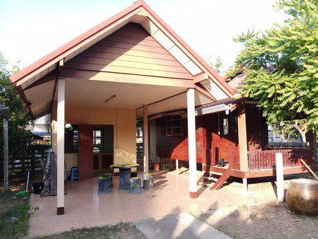 ขายที่ดินพร้อมบ้านสวนสองหลัง-เนื้อที่-148-ตารางเมตร-แปลงหัวมุม