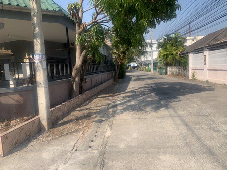 ทาวน์เฮ้าส์-หลังหัวมุม-ใกล้ชุมชน-ใจกลางเมืองชะอำ-จเพชรบุรี