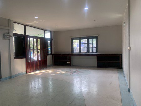 ทาวน์เฮ้าส์-หลังหัวมุม-ใกล้ชุมชน-ใจกลางเมืองชะอำ-จเพชรบุรี