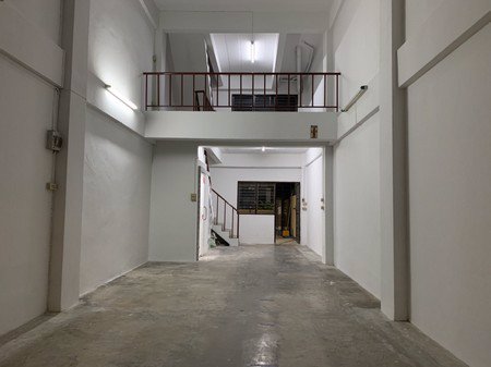 ขายอาคารพาณิชย์-4-ชั้น-ใกล้นิคมอุตสาหกรรมบางปู-ทำเลดี-ราคาถูก