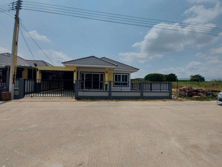 ขายบ้านเดี่ยวสร้างใหม่-3-หลัง-พร้อมที่ดินเหลืออีก-1-ไร่กว่า-นิคมพัฒนา-ระยอง