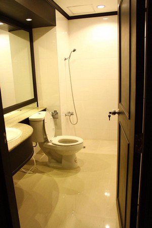 ขายคอนโด-ทำเลดี-สาทร-การ์เด้น-อยู่ริมถนนสาทร-เฟอร์นิเจอร์ครบชุด-พร้อมเข้าอยู่