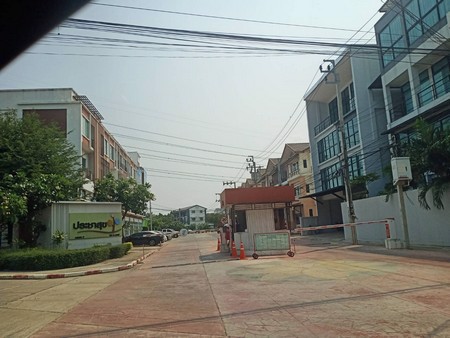 ขายทาวน์โฮม-3-ชั้น-หมู่บ้านประชาสุข-เลค-แอนด์-มอลล์-อยู่หลัง-big-c-พระราม-2