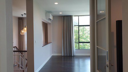 ขายบ้านเดี่ยวหลังใหญ่-มบเศรษฐสิริ-พัฒนาการ-7950-ตรว