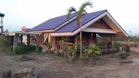 ขายที่ดินทำเลดีพร้อมบ้านไม้สไตล์รีสอร์ทน้ำไฟพร้อม-ที่ดินติดถนนทั้งสองด้าน