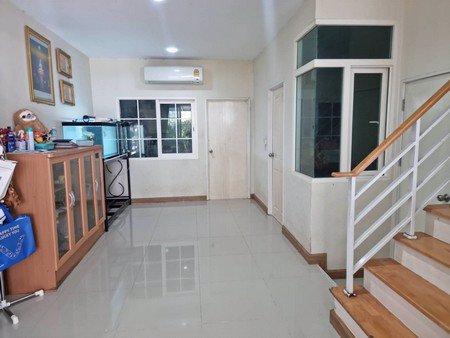 ทาวน์โฮม-golden-town-นวมินทร์42-เข้า-ออก-สะดวก-เดินทางง่าย