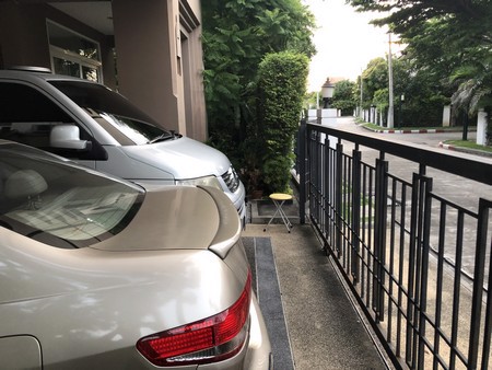 ขายบ้านเดี่ยว-2-ชั้น-หลังมุม-มีสวนสวยงาม-หมู่บ้านเศรษฐสิริ-ประชาชื่น-ทำเลดีมาก