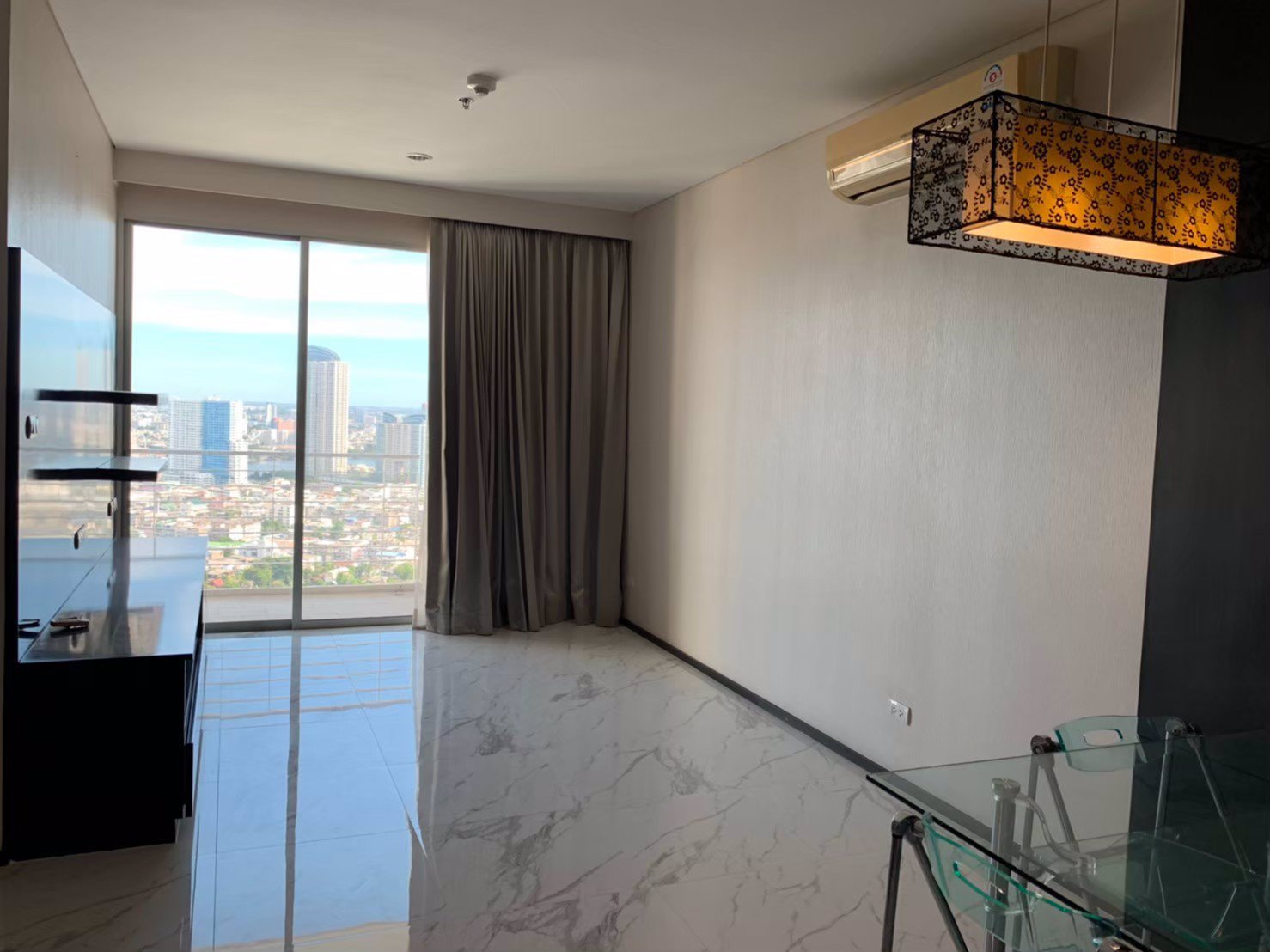 ขายด่วนคอนโดวิลล่า-สาทร-ชั้น-33-ทำเลดี-ติด-bts-กรุงธนบุรี-เฟอร์นิเจอร์ครบ