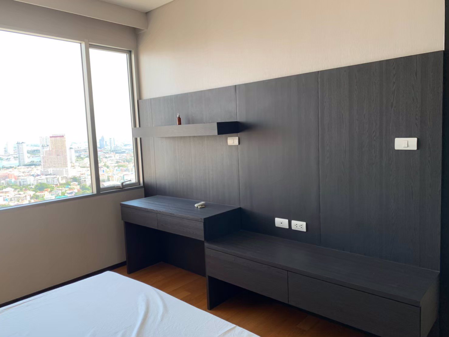 ขายด่วนคอนโดวิลล่า-สาทร-ชั้น-33-ทำเลดี-ติด-bts-กรุงธนบุรี-เฟอร์นิเจอร์ครบ