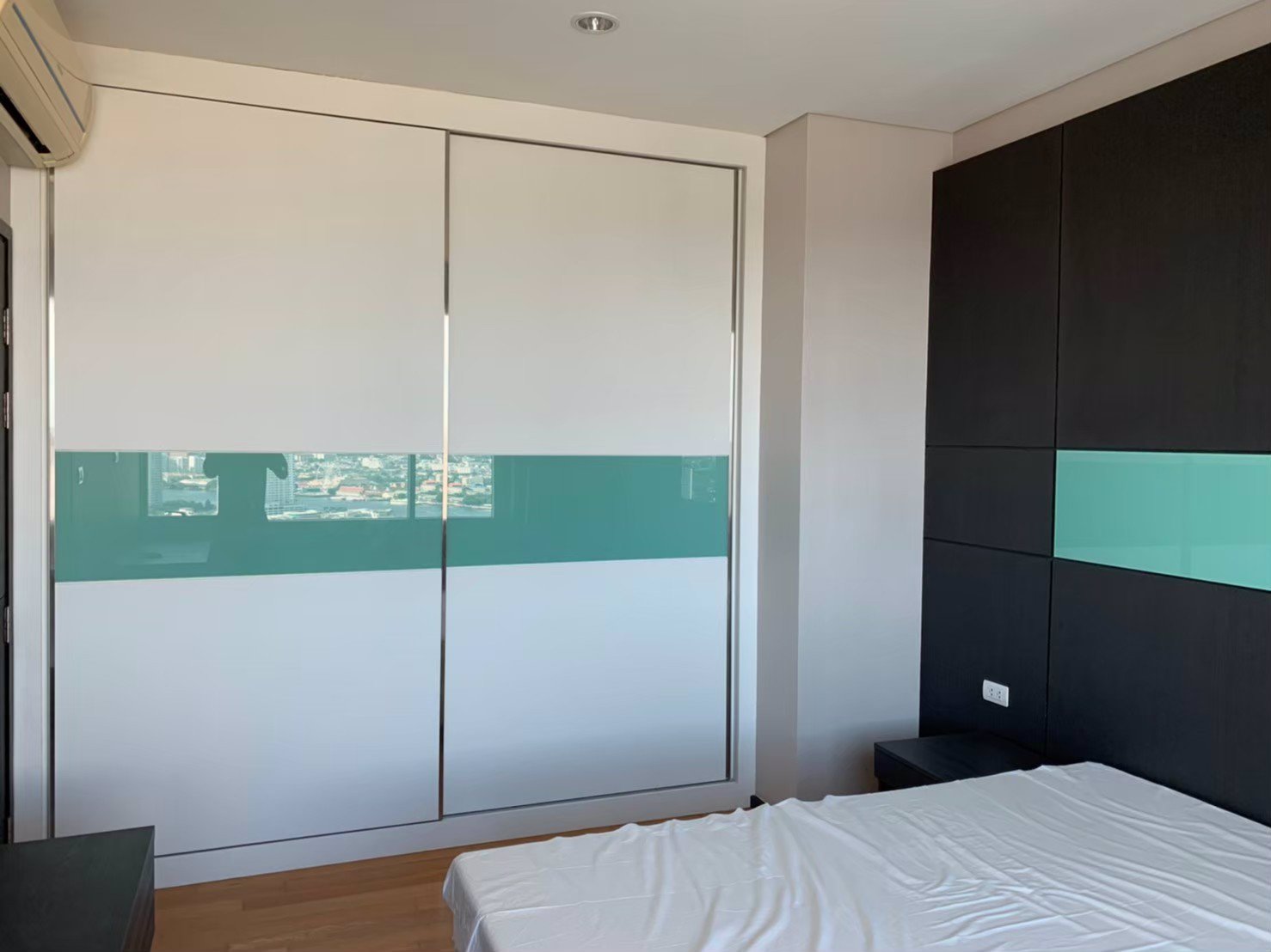 ขายด่วนคอนโดวิลล่า-สาทร-ชั้น-33-ทำเลดี-ติด-bts-กรุงธนบุรี-เฟอร์นิเจอร์ครบ