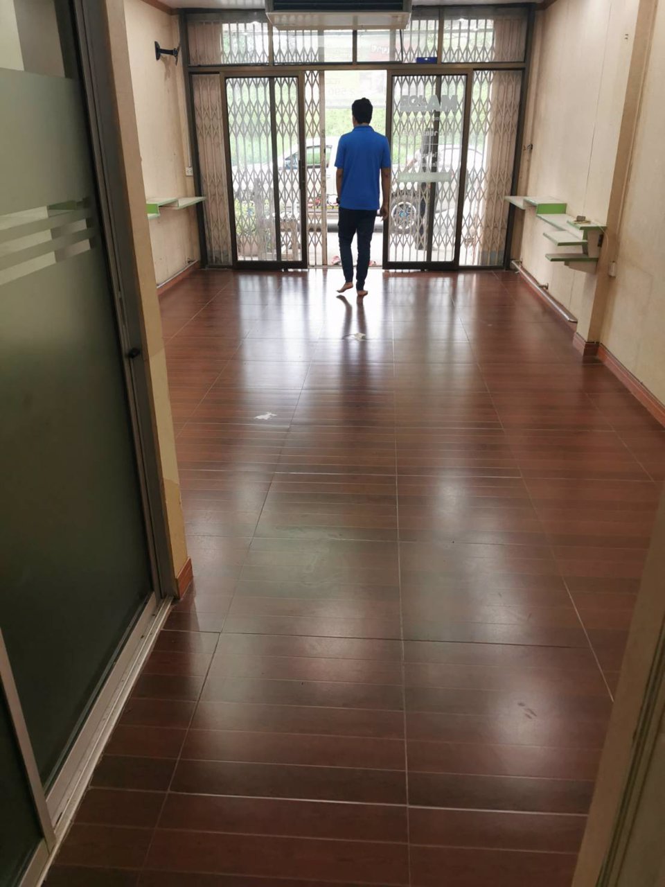 ขายอาคารพาณิชย์-3-ชั้นทำเลดี-เหมาะสำหรับทำธุรกิจหลายๆอย่างใจกลางเมือง-สุราษฎร์ธานี