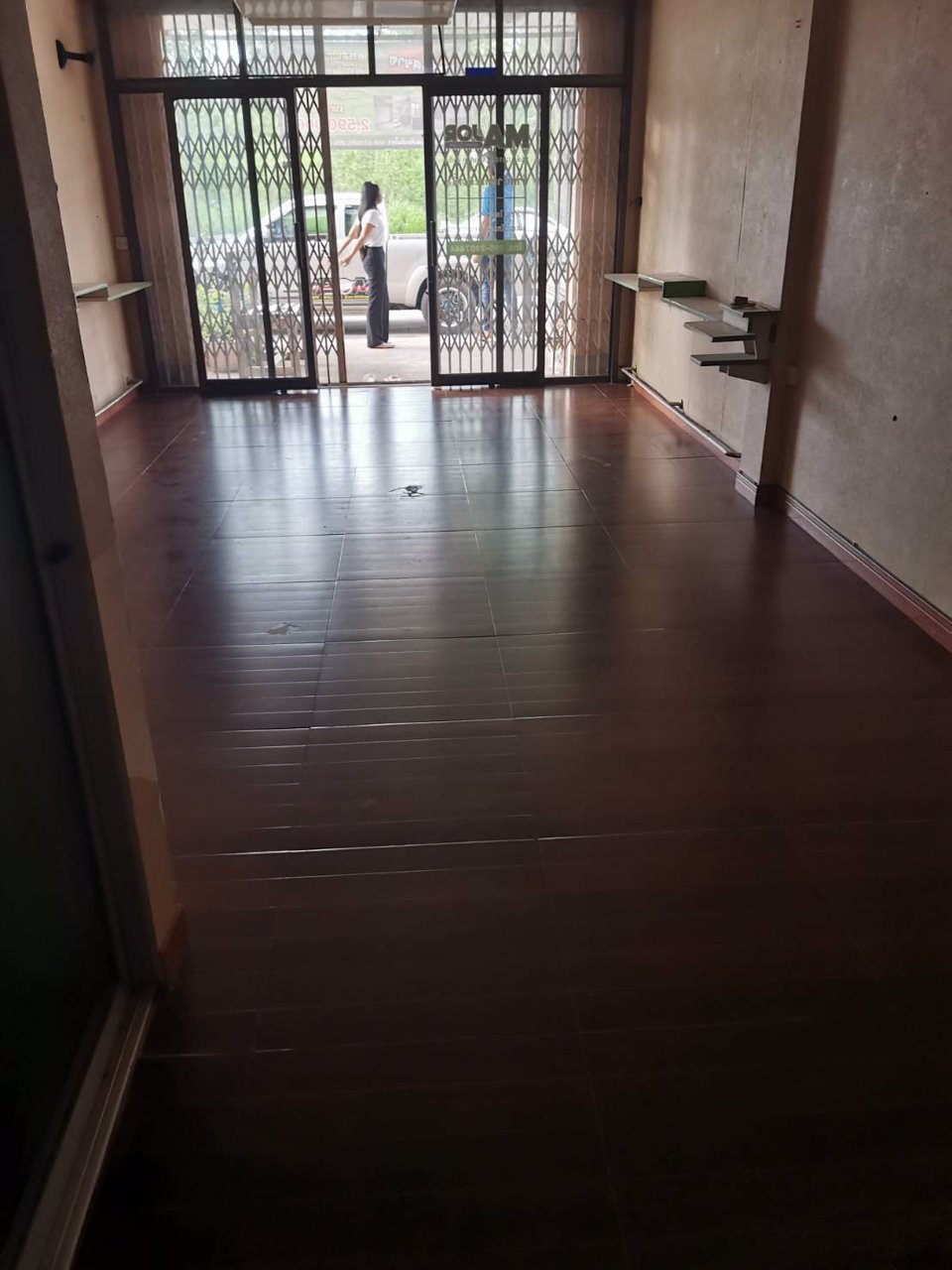 ขายอาคารพาณิชย์-3-ชั้นทำเลดี-เหมาะสำหรับทำธุรกิจหลายๆอย่างใจกลางเมือง-สุราษฎร์ธานี