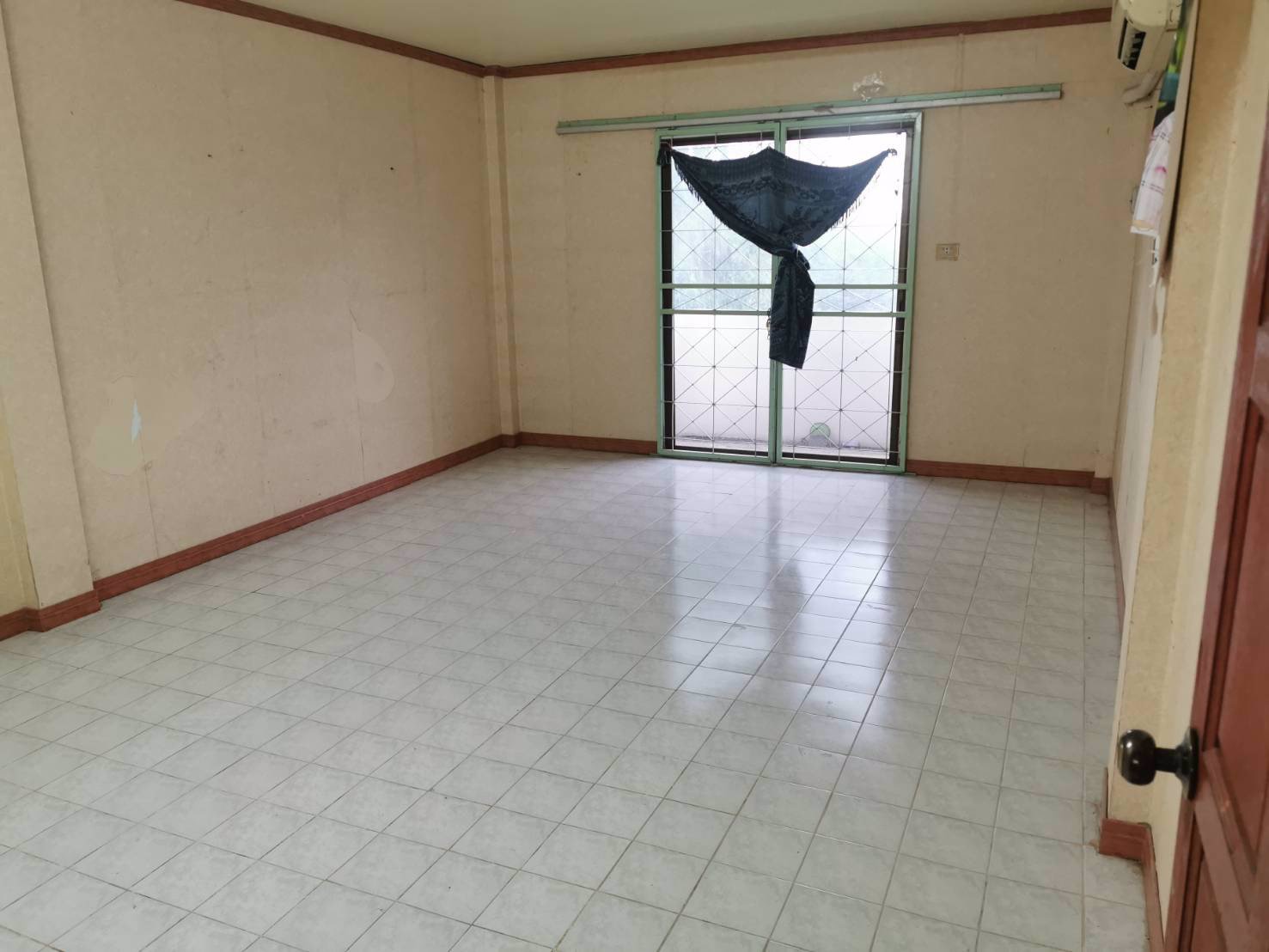 ขายอาคารพาณิชย์-3-ชั้นทำเลดี-เหมาะสำหรับทำธุรกิจหลายๆอย่างใจกลางเมือง-สุราษฎร์ธานี