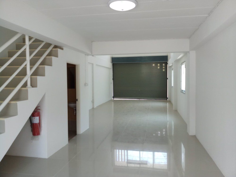 อาคารพาณิชย์-3-ชั้นครึ่ง-ติดถนนใหญ่-ทำเลทอง-เหมาะสำหรับทำธุรกิจ-หนองแขม-กรุงเทพ