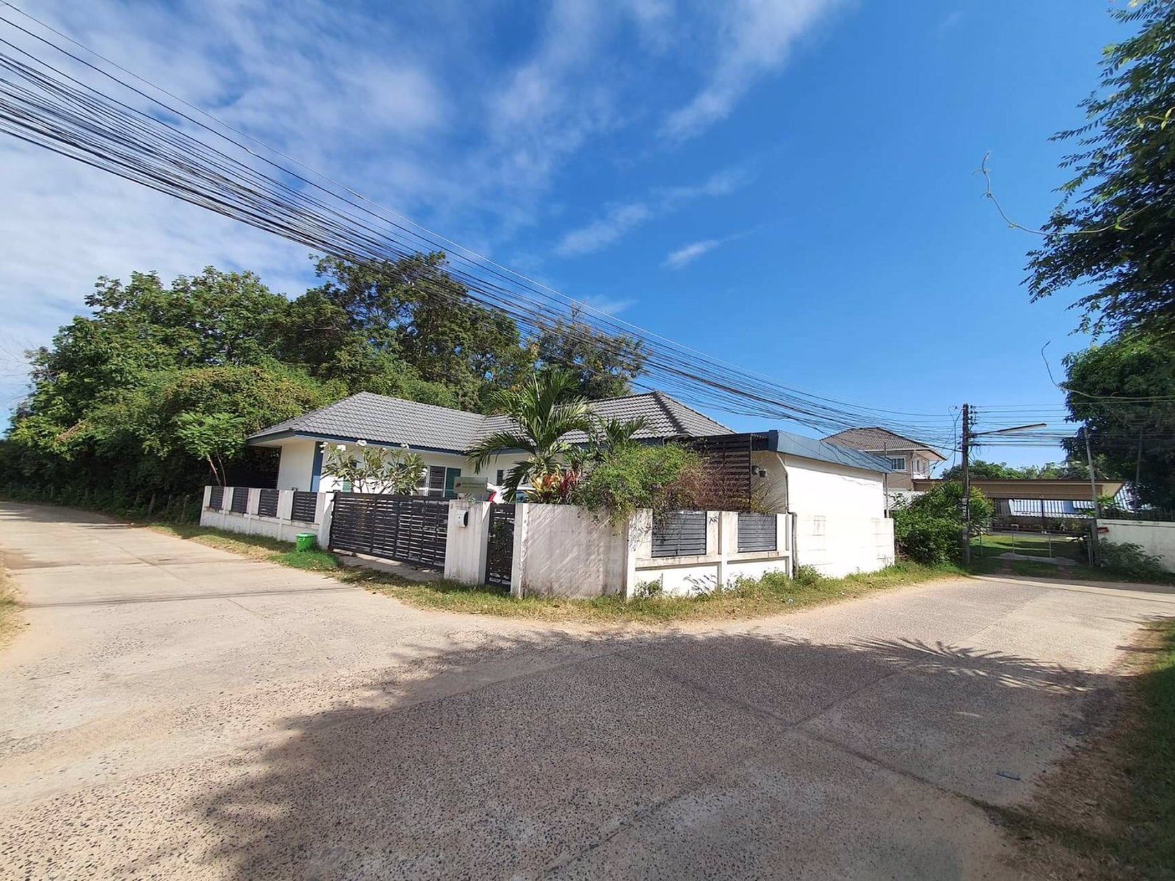 บ้านสวย-ทำเลดี-เข้าเมืองสะดวกด้วยถนน-4-เลนทุกสาย-เมืองอุบลราชธานี