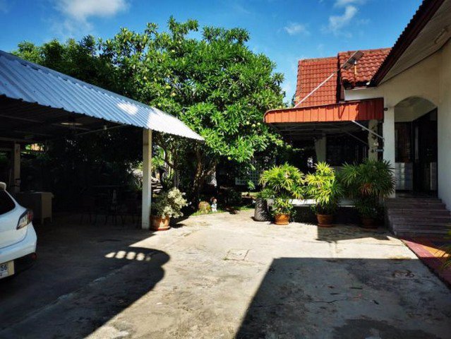 ขายอาคารพาณิชย์-3-ชั้นครึ่ง-พร้อมบ้านเดี่ยว-ติดถนนบูรพาใน-เมืองอุบลราชธานี