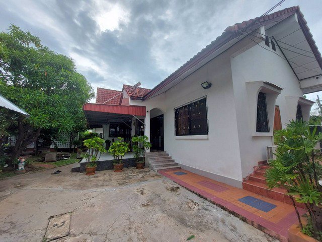 ขายอาคารพาณิชย์-3-ชั้นครึ่ง-พร้อมบ้านเดี่ยว-ติดถนนบูรพาใน-เมืองอุบลราชธานี