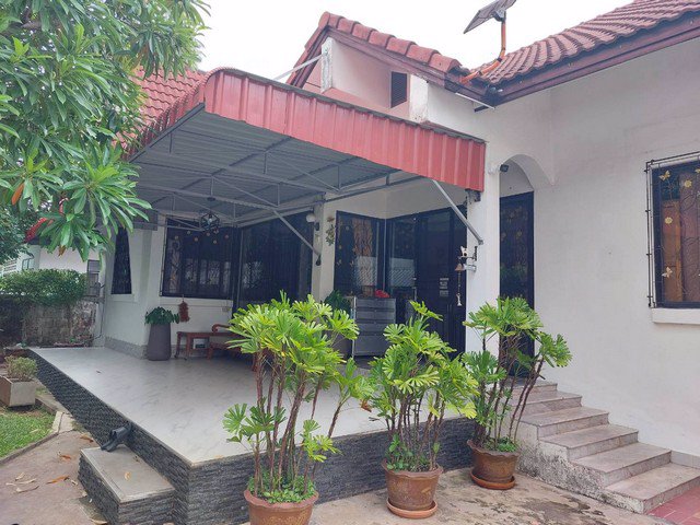 ขายอาคารพาณิชย์-3-ชั้นครึ่ง-พร้อมบ้านเดี่ยว-ติดถนนบูรพาใน-เมืองอุบลราชธานี